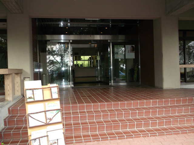 センターハウス入り口の階段