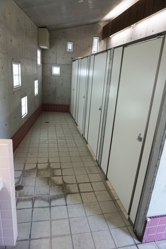 女子トイレ内