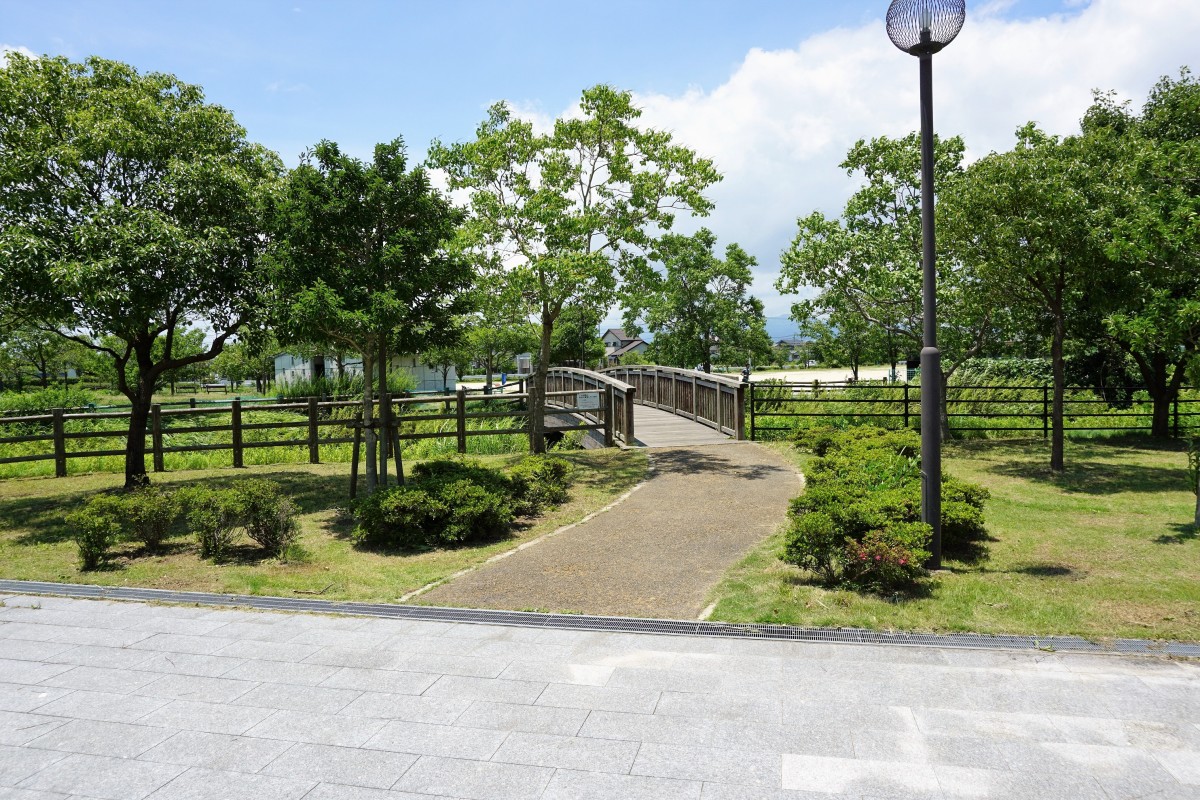 公園内グランドへの通路