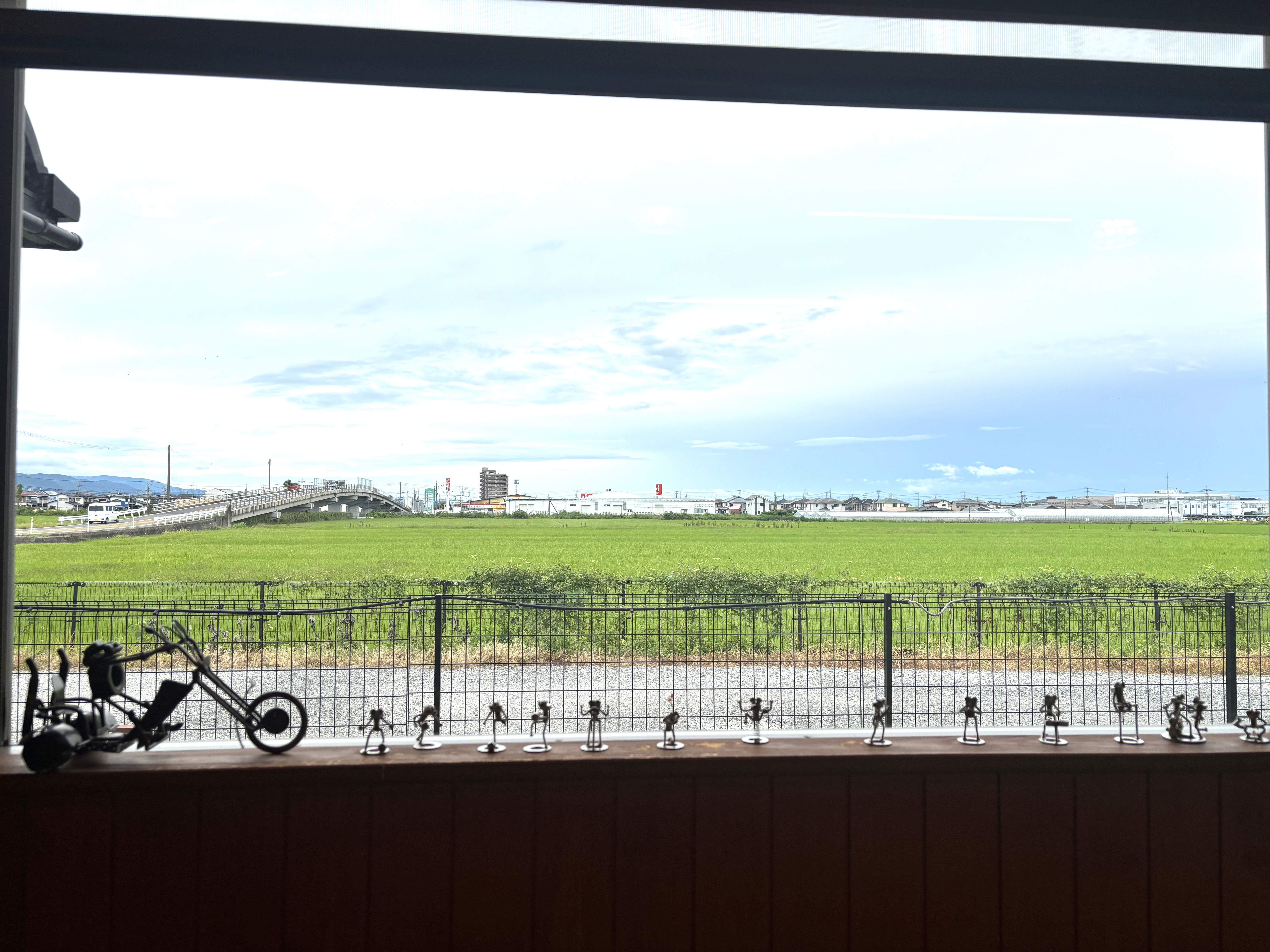 イートインスペースからはのどかな眺めが楽しめます♪