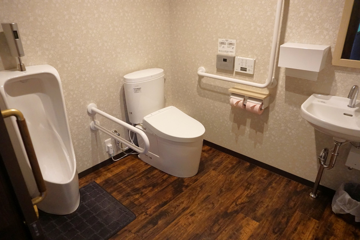 車いす対応トイレ