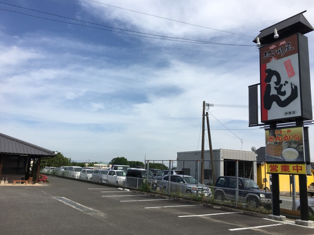 広々とした駐車場