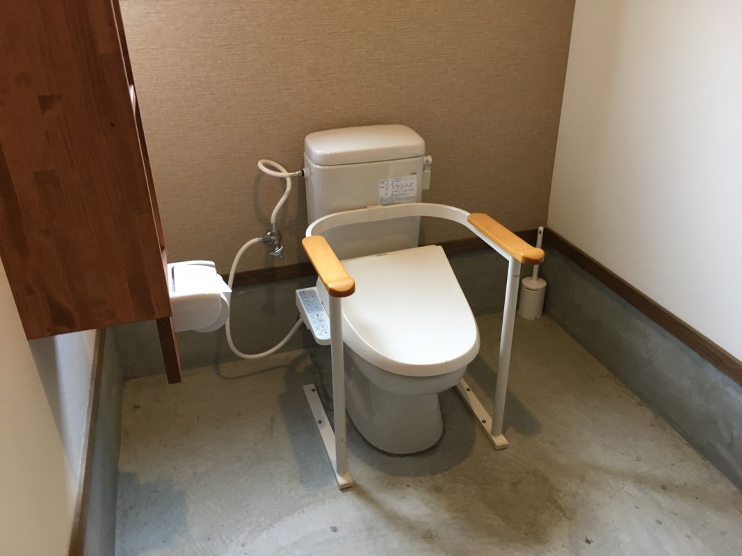 車イス用トイレ