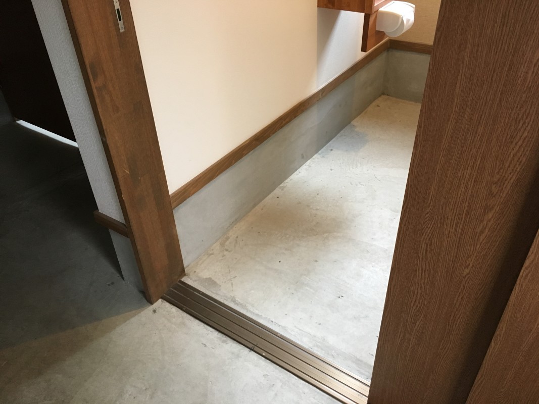 車イス用トイレ