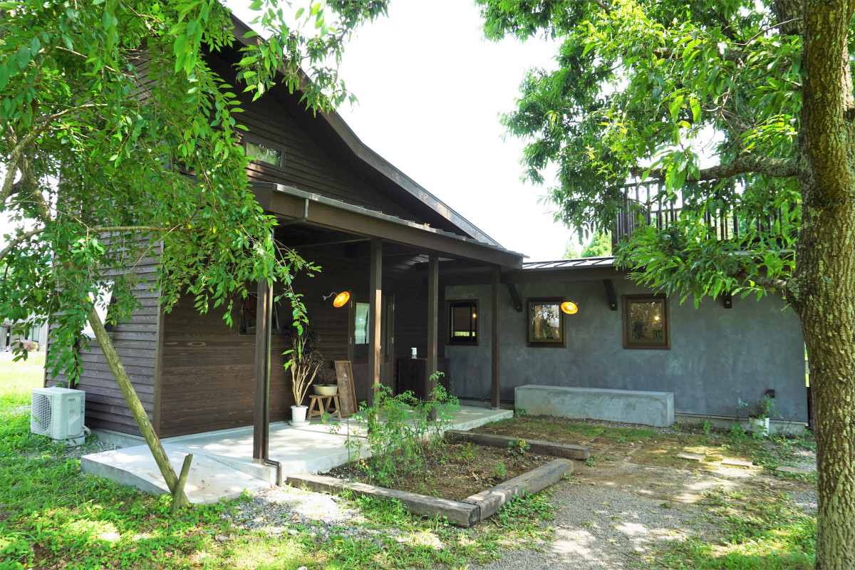 【ｐｅｎｓｅ】敷地内に併設された雑貨店、店主が全国から厳選して集めた雑貨、服飾の販売あり