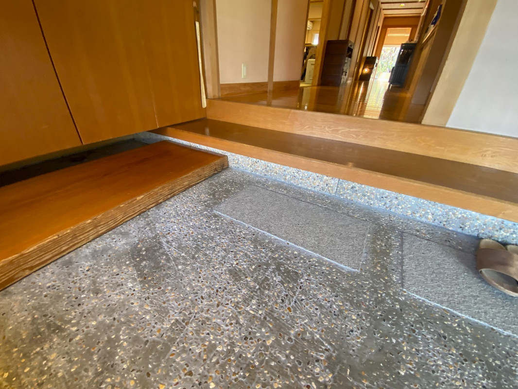 20センチほどの段差が2段あります。