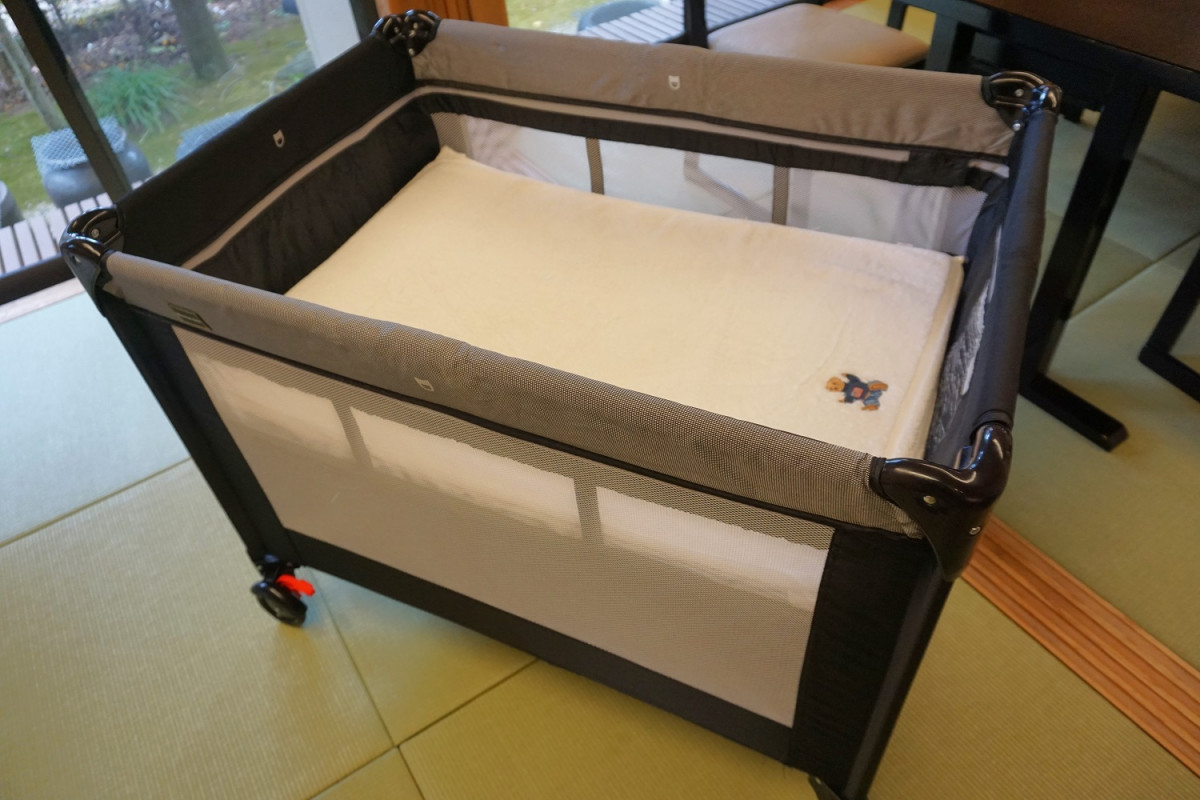 ベビーベッド