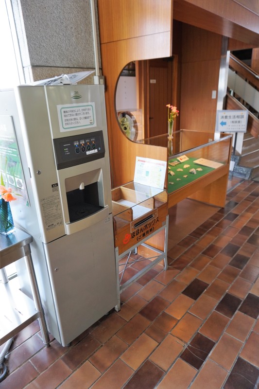 出入り口横のお茶サービス