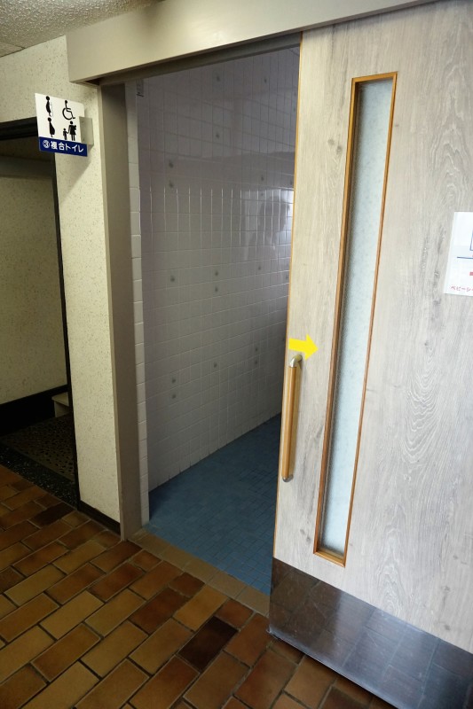 多目的トイレ入り口