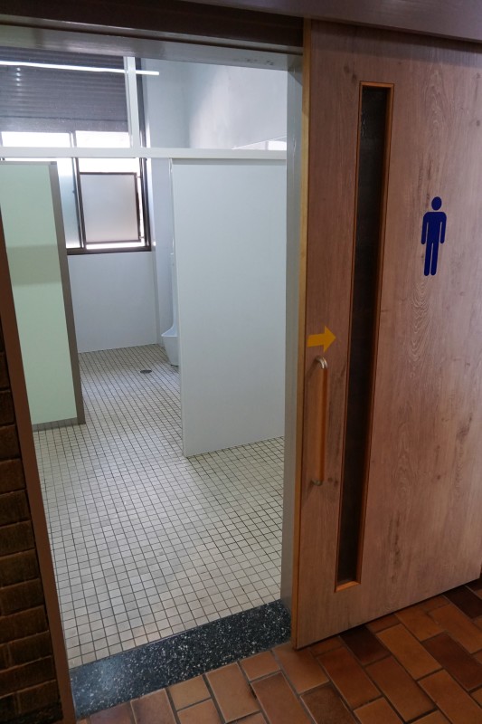 男子トイレ入り口