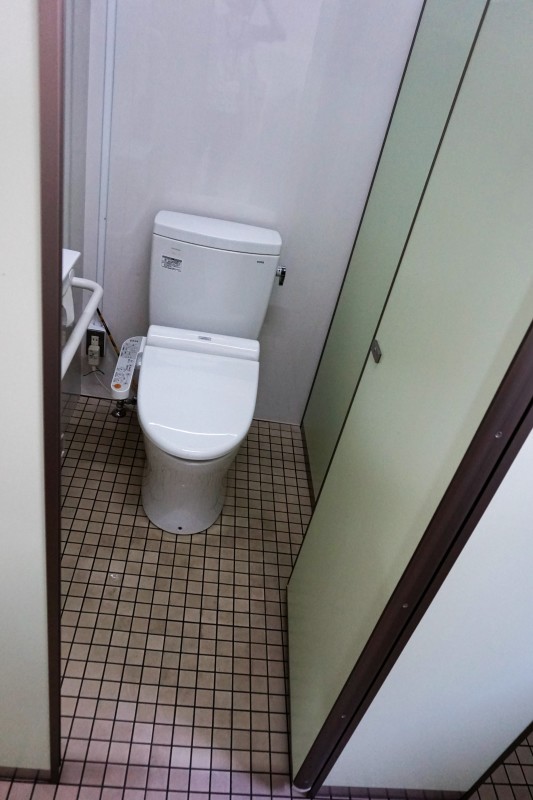 男子トイレ内(洋式)