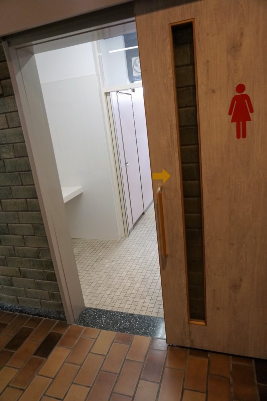 女子トイレ入り口