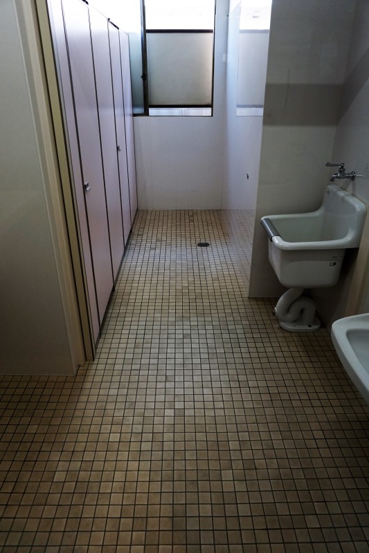 女子トイレ内