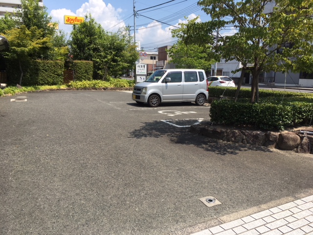 店舗横の駐車場