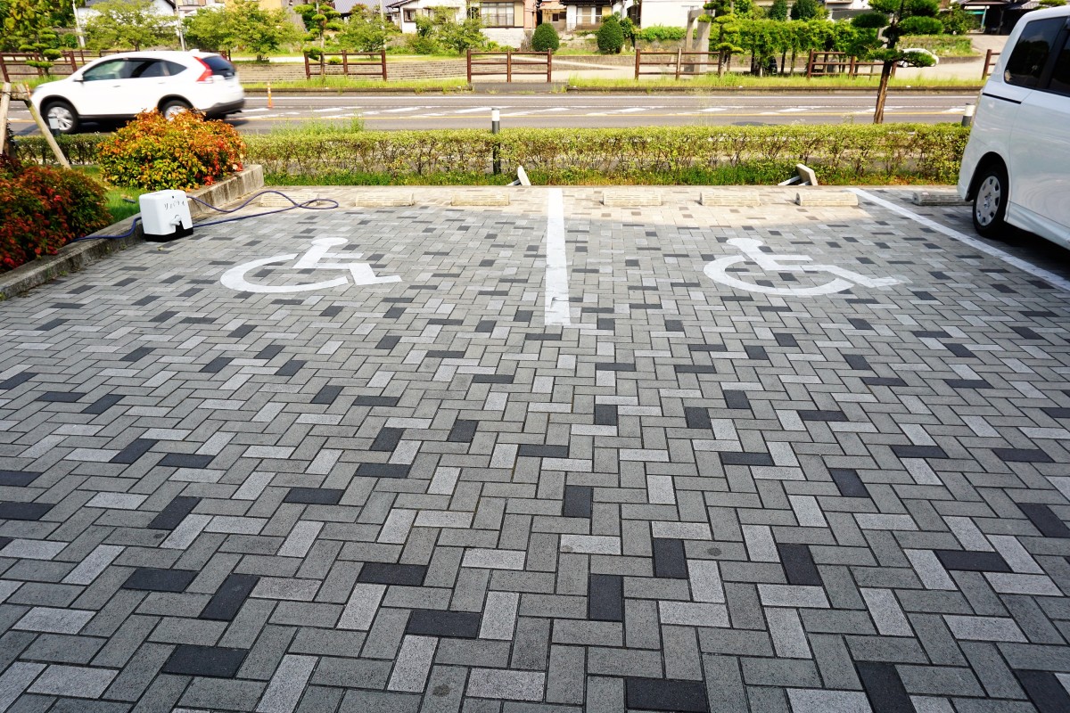 玄関前 身障者用等駐車場