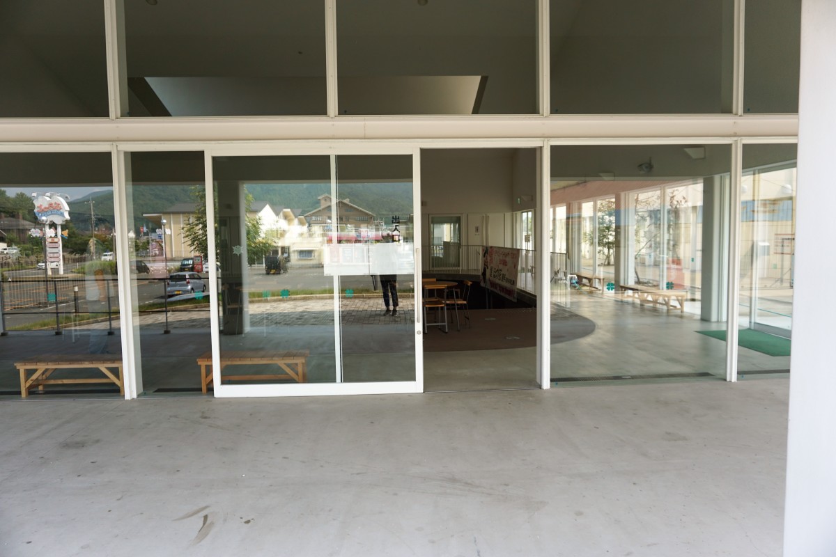 ロビーテラス入り口