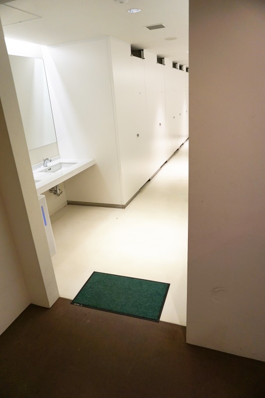 男子トイレ入り口