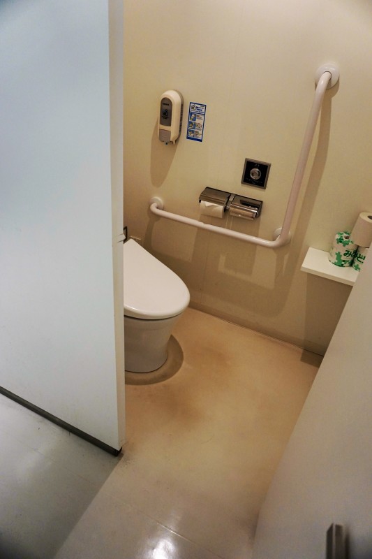 男子トイレ(洋式)