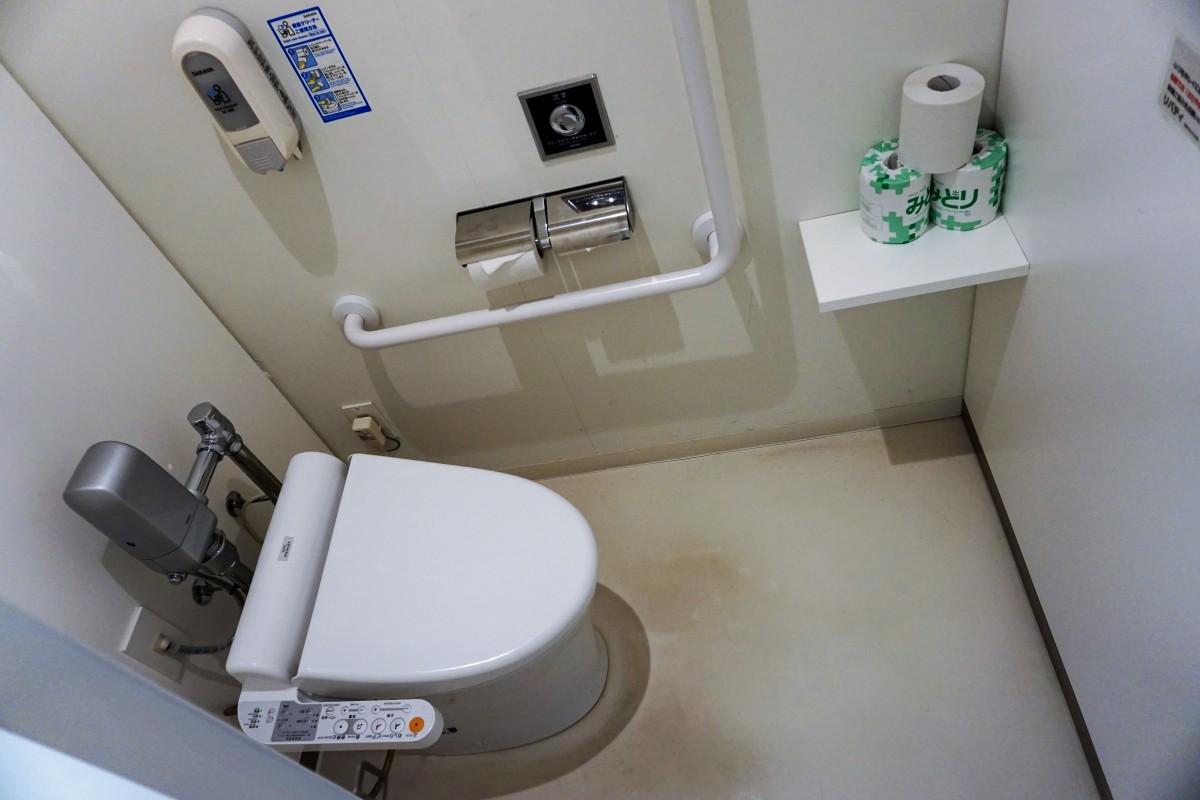 男子トイレ(洋式)