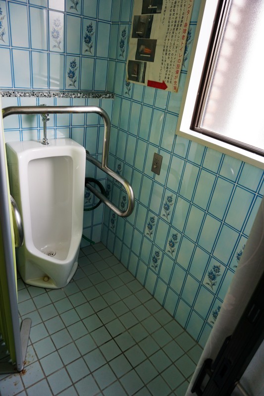 多目的トイレ内(男子トイレ)