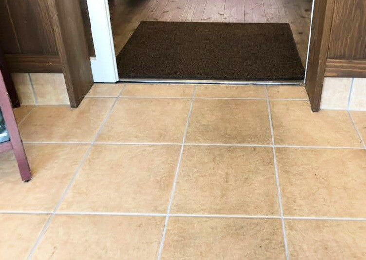 庭側からの出入り口