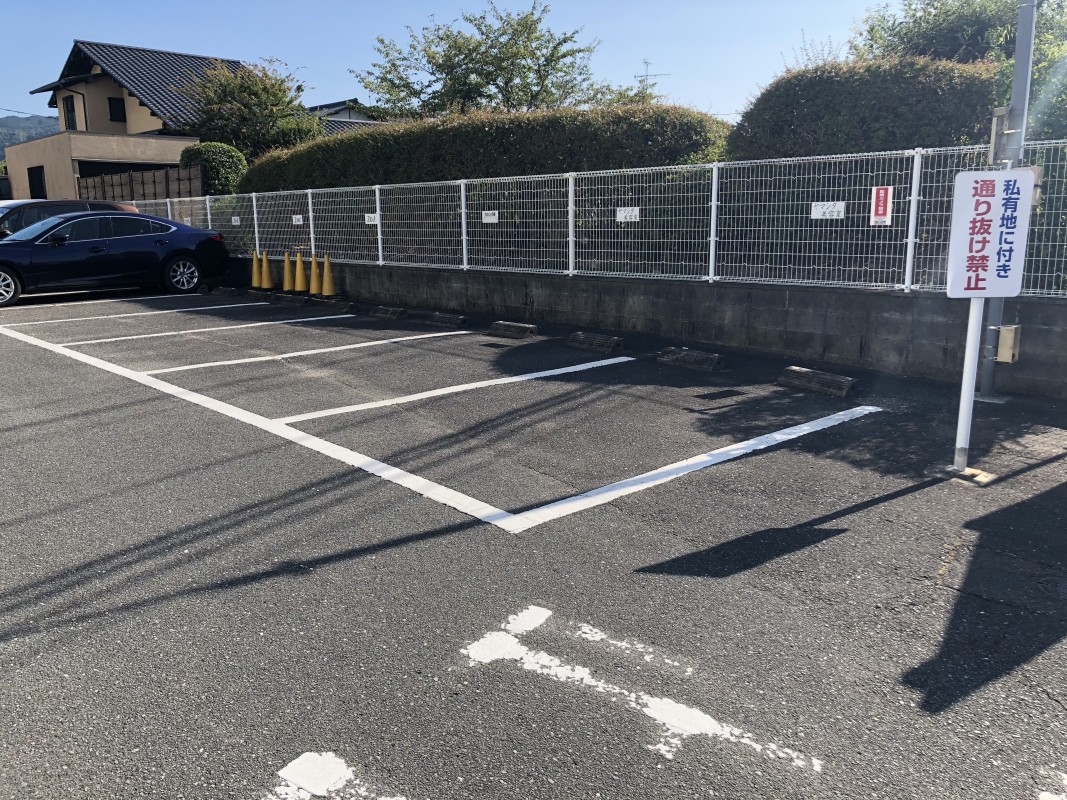 手前2台分が駐車スペース