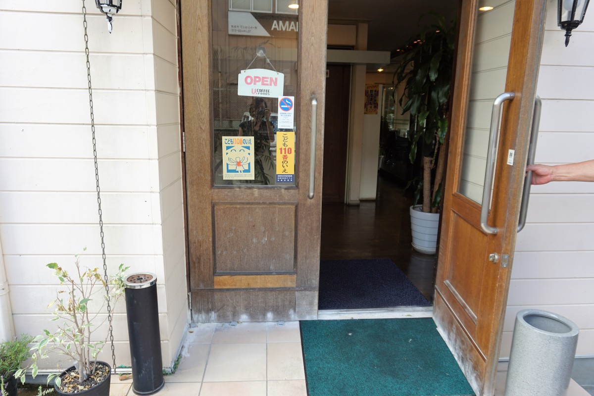 出入り口(開き戸)ドアのところに1段段差