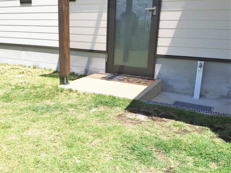 出入り口横には洗い場あり