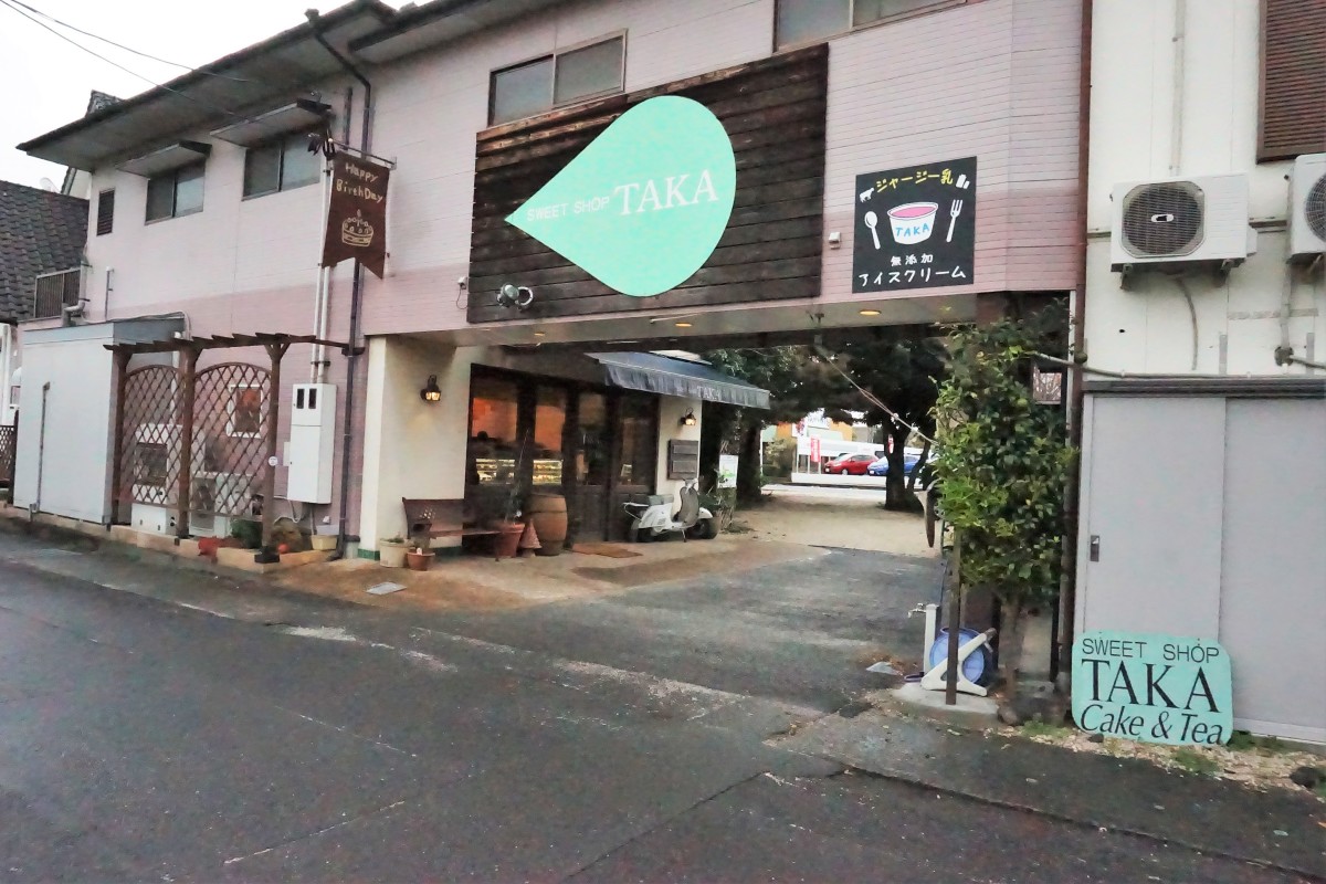 バイパス側と店舗裏から出入り可能、店舗裏側の出入り口