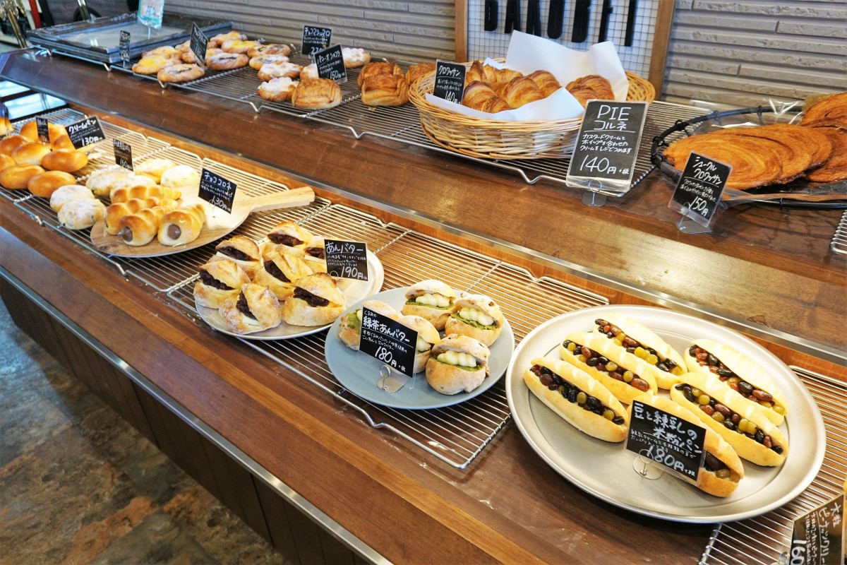毎日100種類のパンが並びます