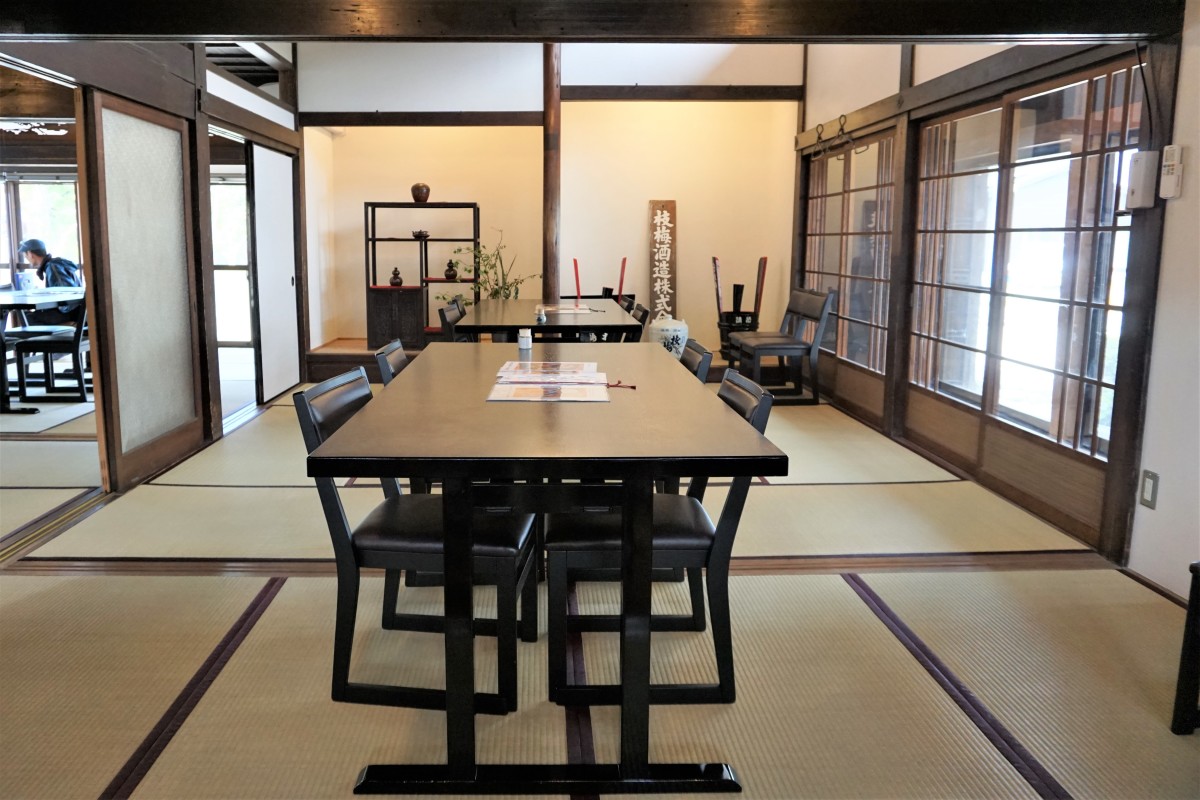 縁側にあるスロープを使ってお座敷に上がることができます