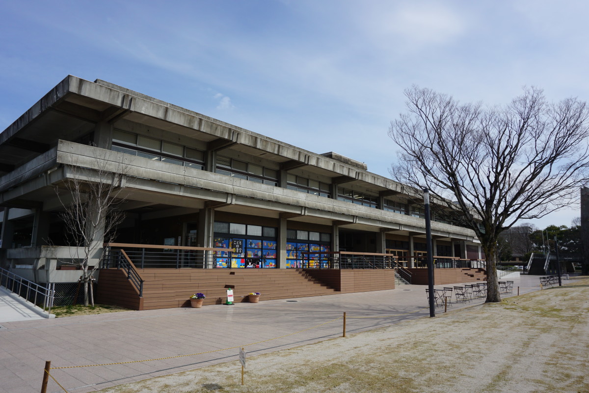 佐賀県立図書館