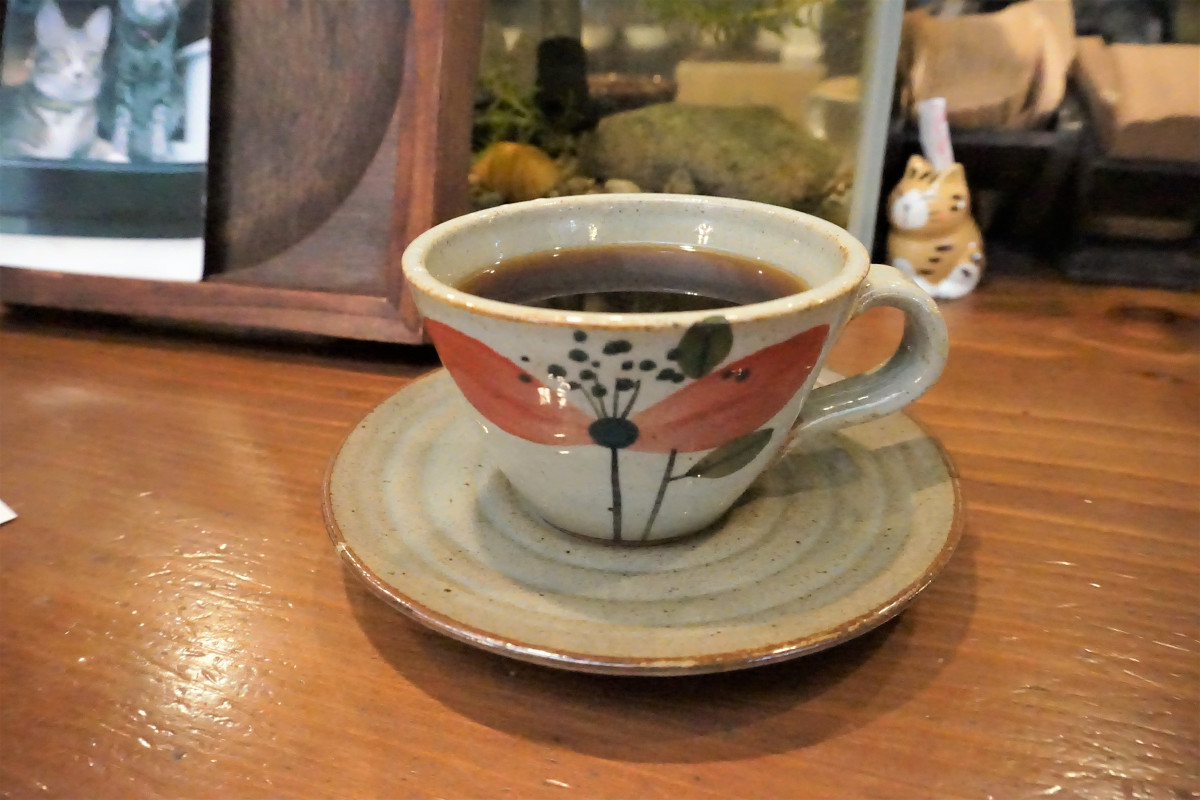 お気に入りのカップで店主自慢のコーヒーをどうぞ