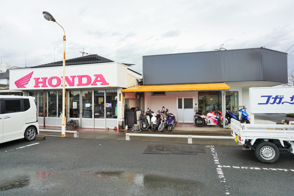 長年続いている「コガサイクル」にてオイル交換やメンテナンス、バイク販売も行っています！バイクの事ならなんでもご相談ください。