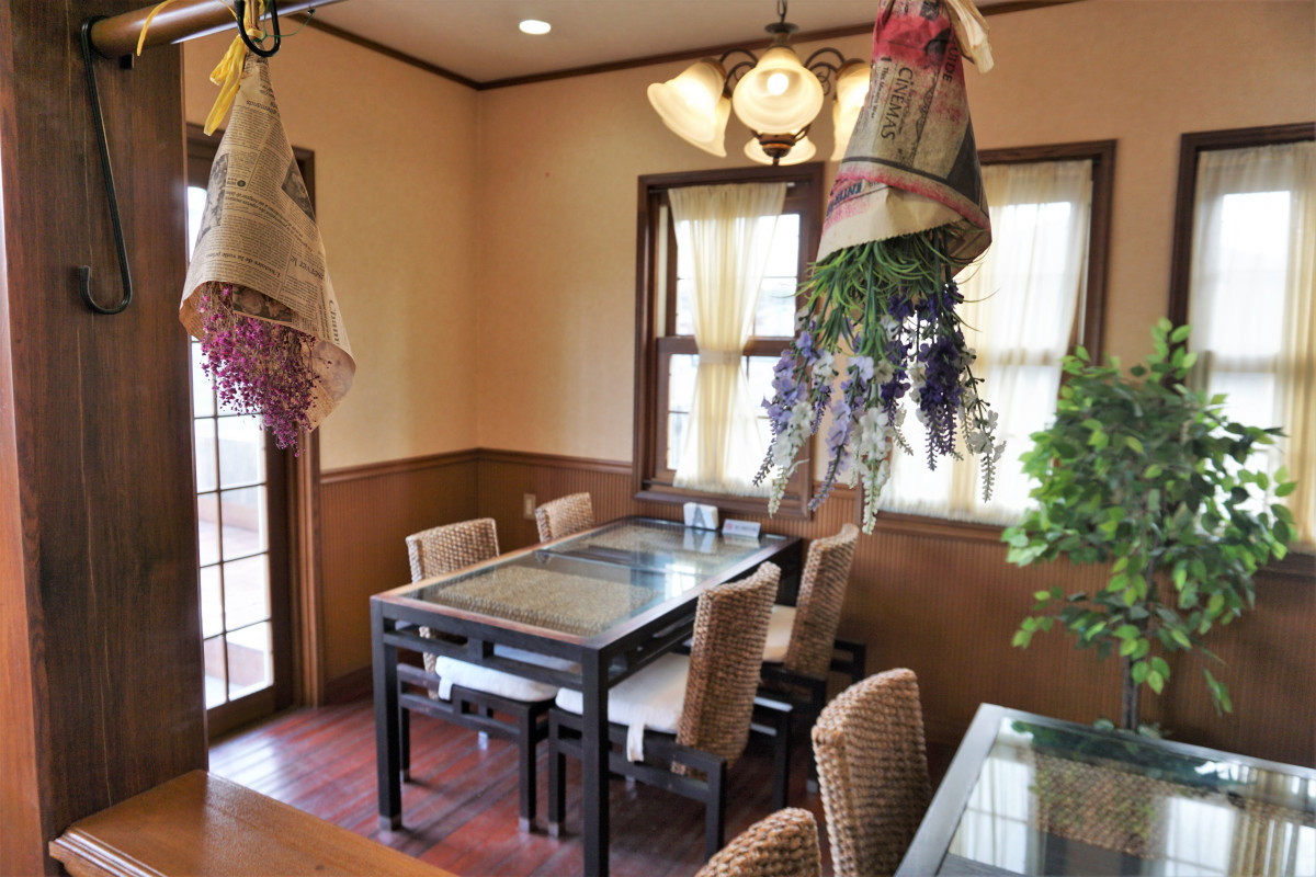 イートインスペースあり、ご希望の方はお声かけください（コーヒー無料サービスあり）