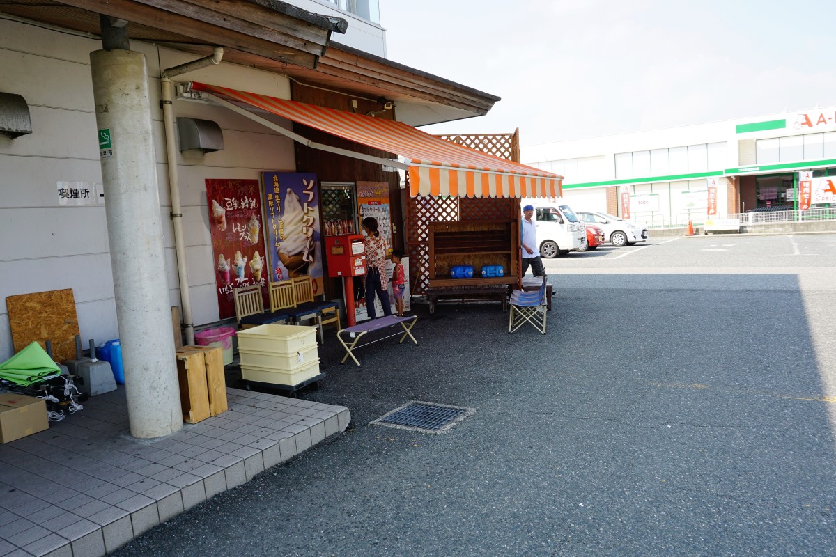 店舗外のテイクアウトコーナー