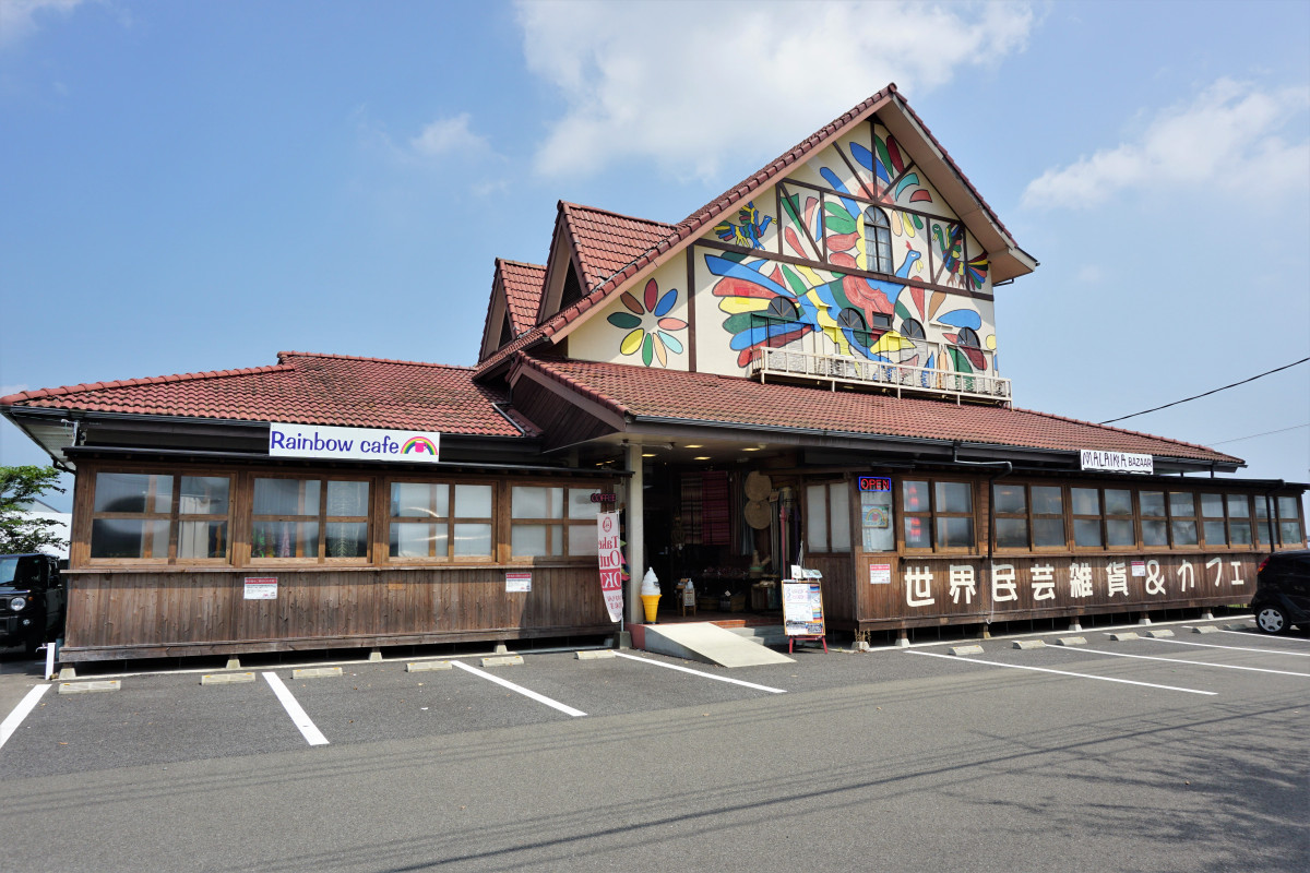 MALAIKA　BAZAAR佐賀店内にレインボーカフェあり