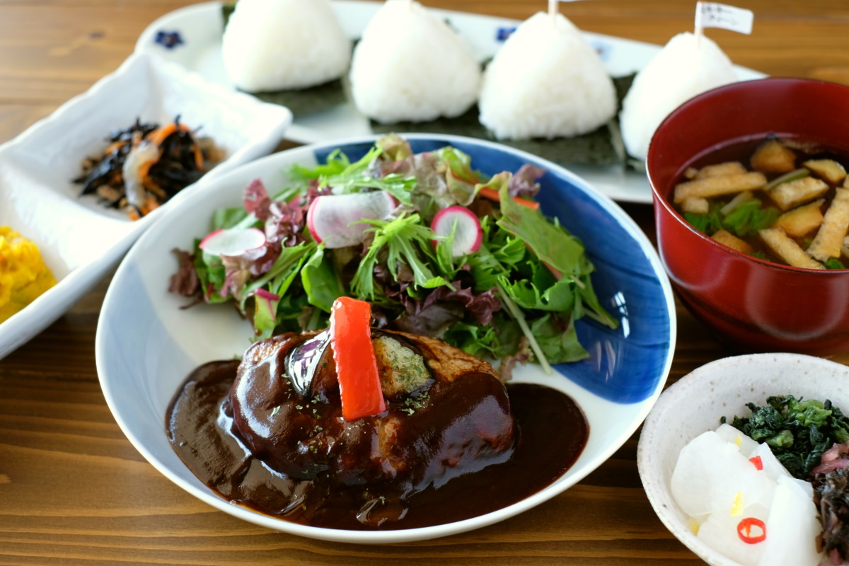 お料理にも米ぬかをつなぎに使ったハンバーグなど、お米屋さんならではの工夫がいっぱい