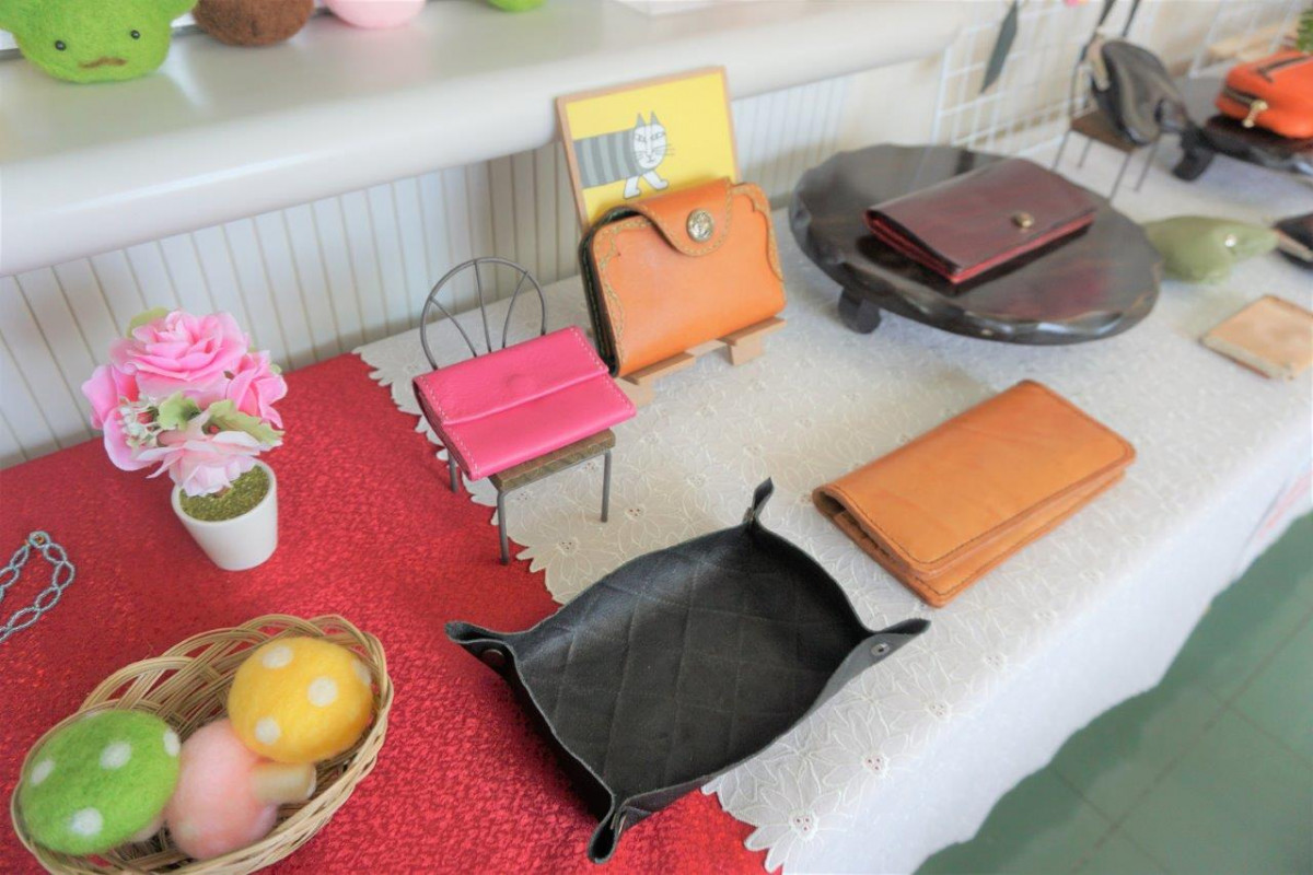 メンバーのみなさんがひとつひとつ丁寧に作られた雑貨の販売を行われています