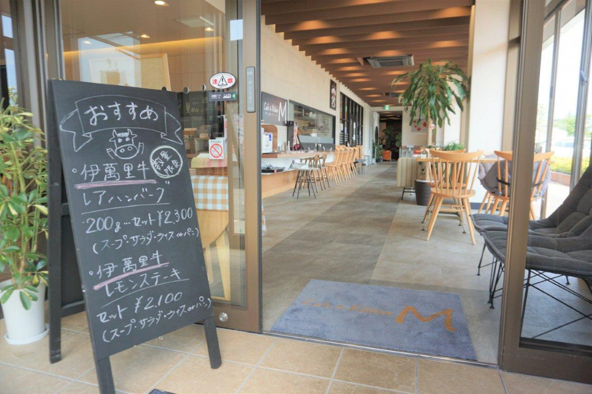 駐車場から店内までフラットです