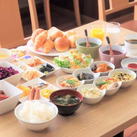 和食＆洋食両方楽しめる無料の朝食