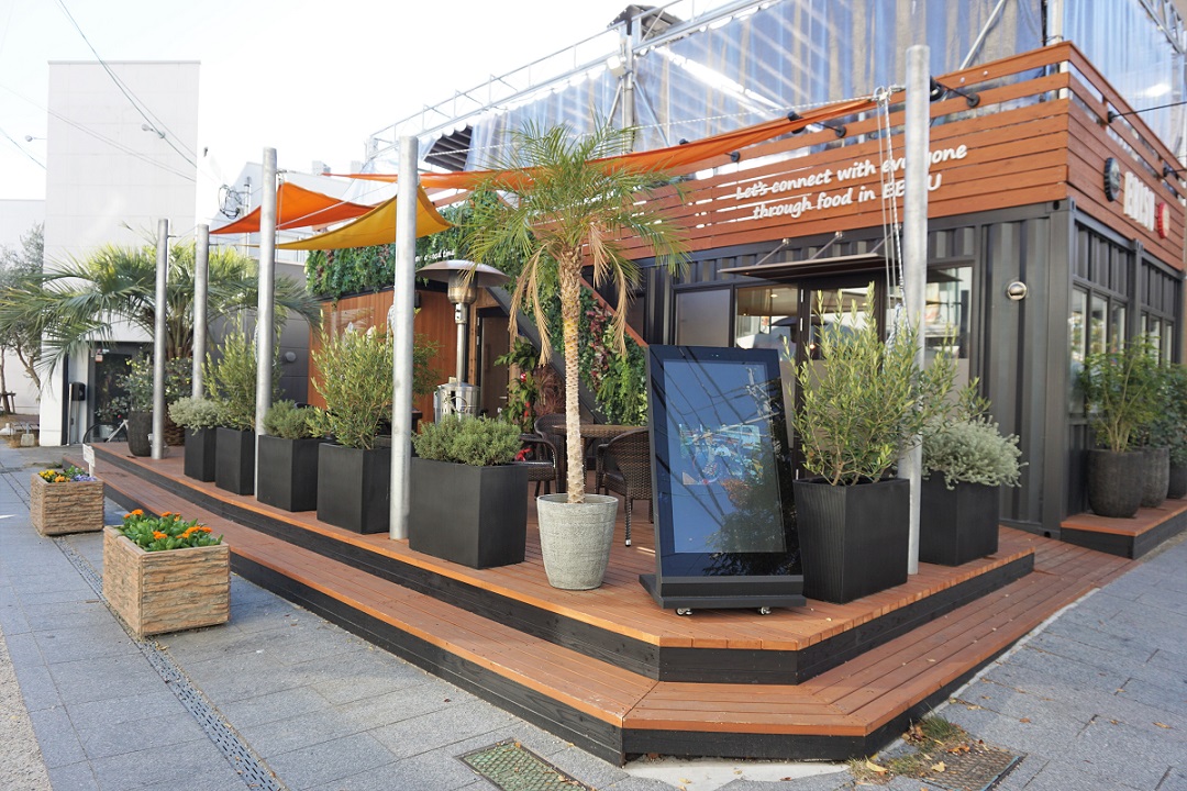 スロープ部分があり入店もスムーズ