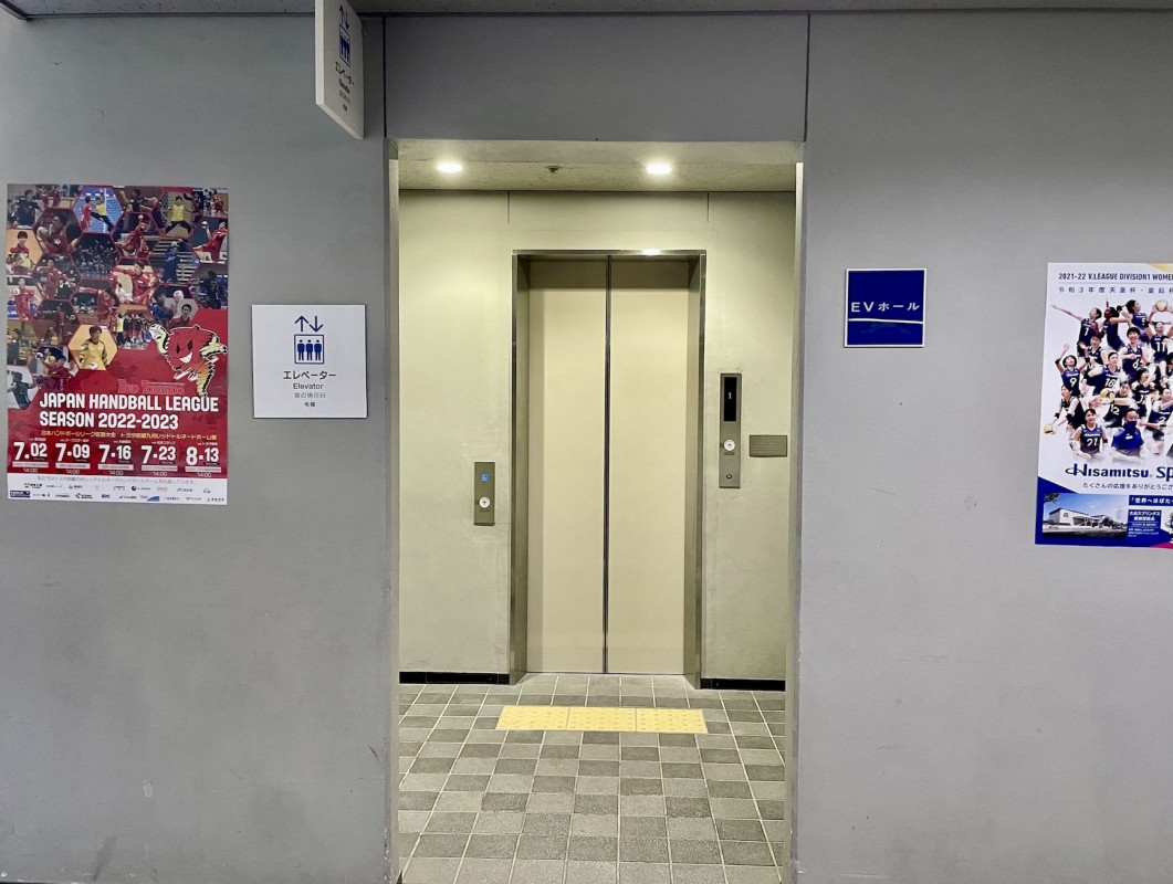 エレベーター(鏡、手すり付き)