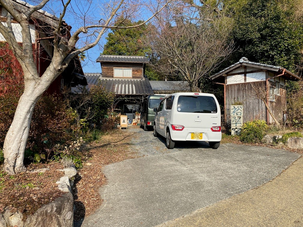 縦列で2台駐車可能