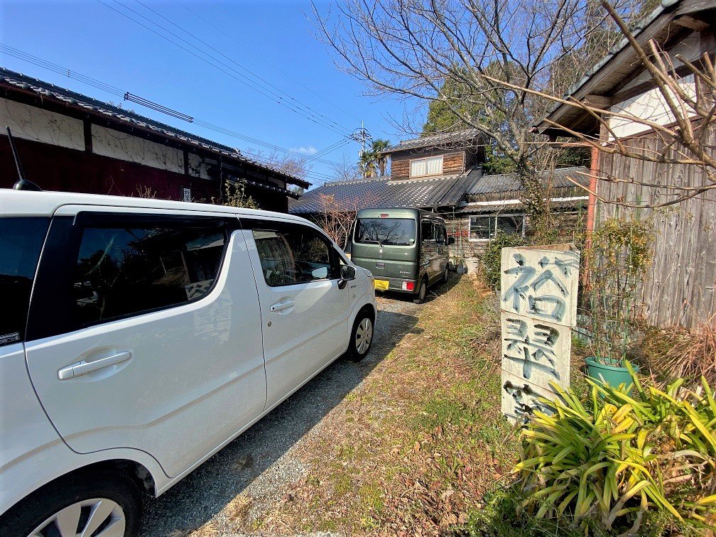 縦列で2台駐車可能