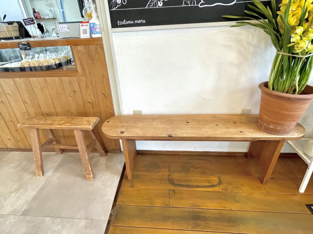 テイクアウトの待合いす