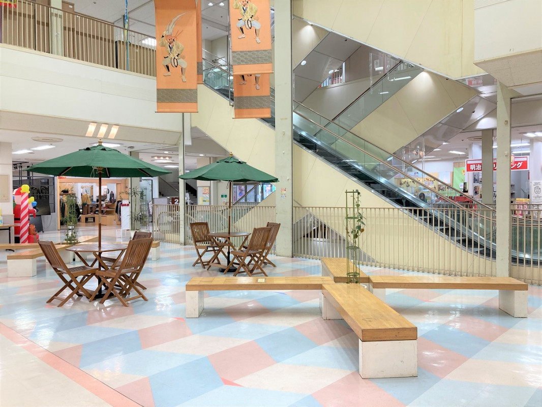 施設中央の広場