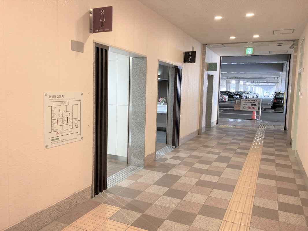 武雄温泉駅トイレをご利用ください