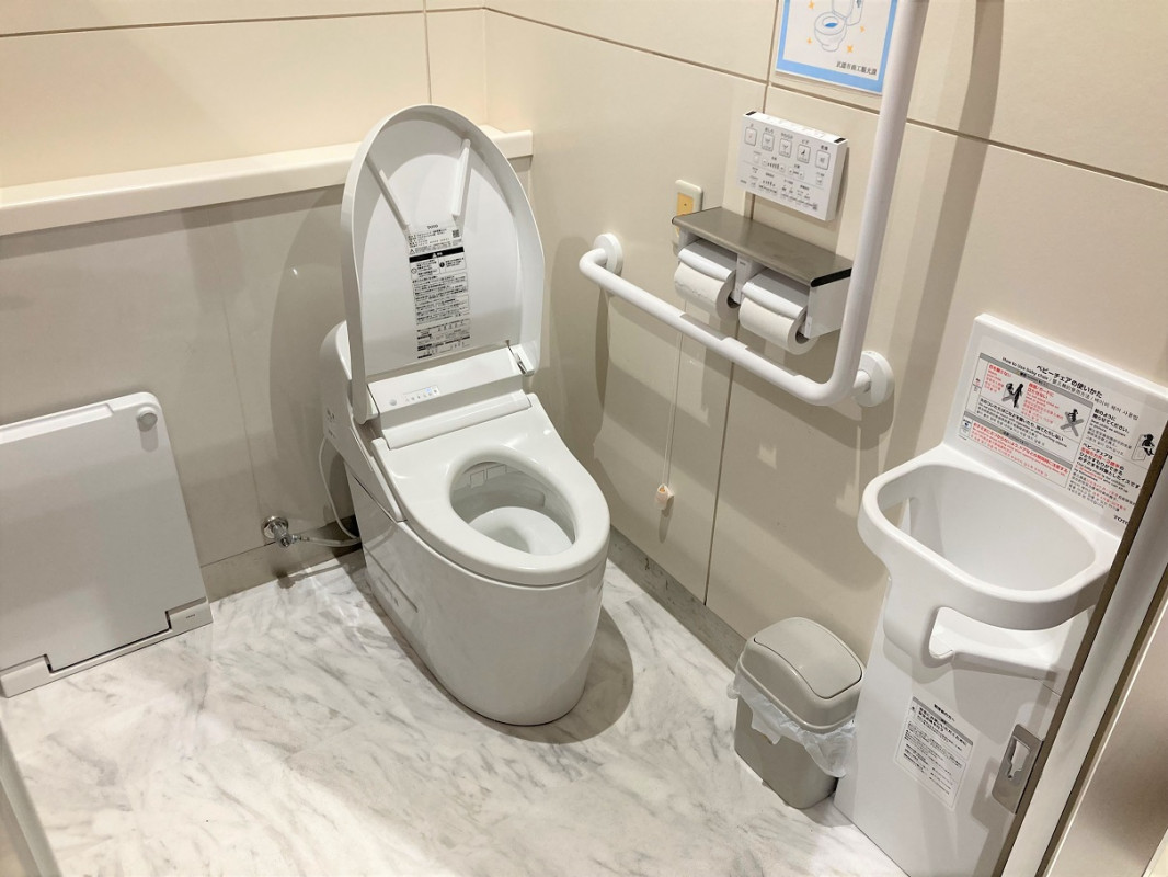 女性用トイレ(洋式トイレ)