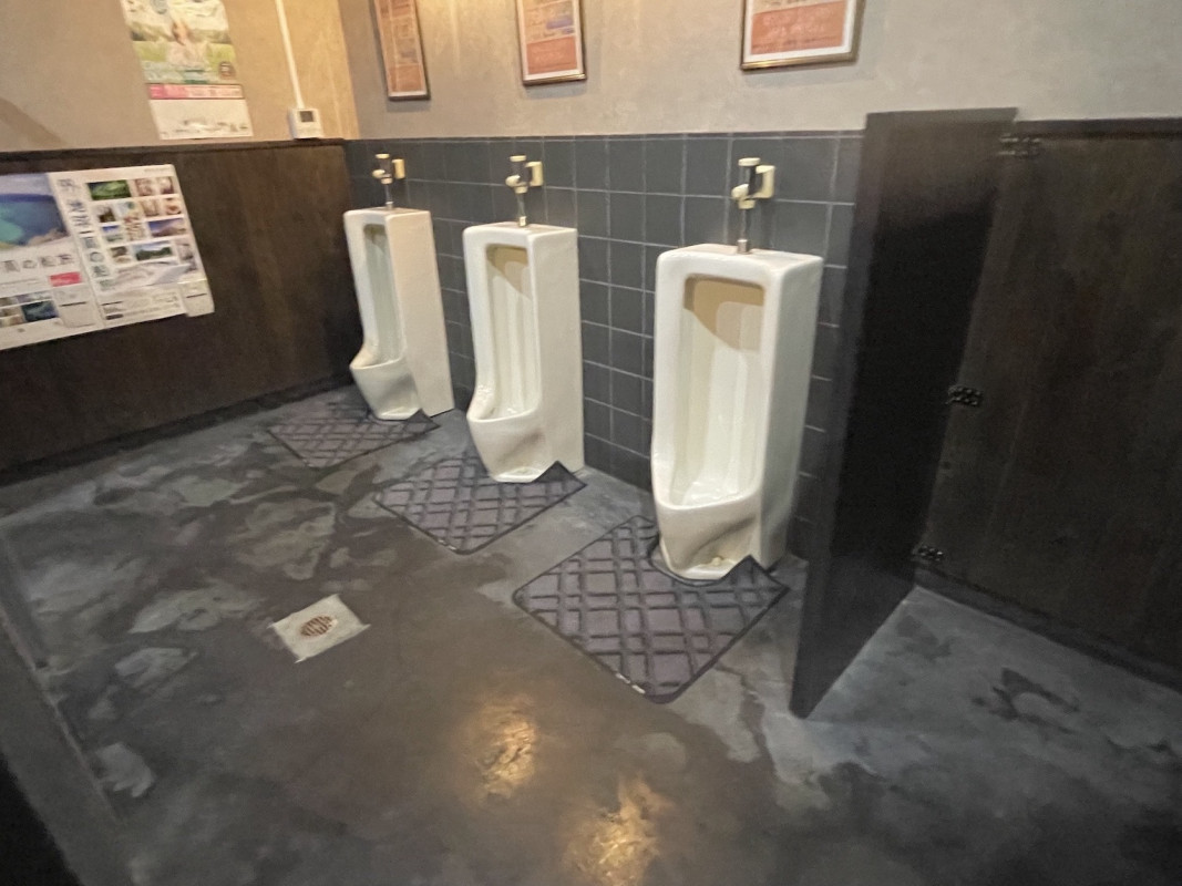 男性トイレ